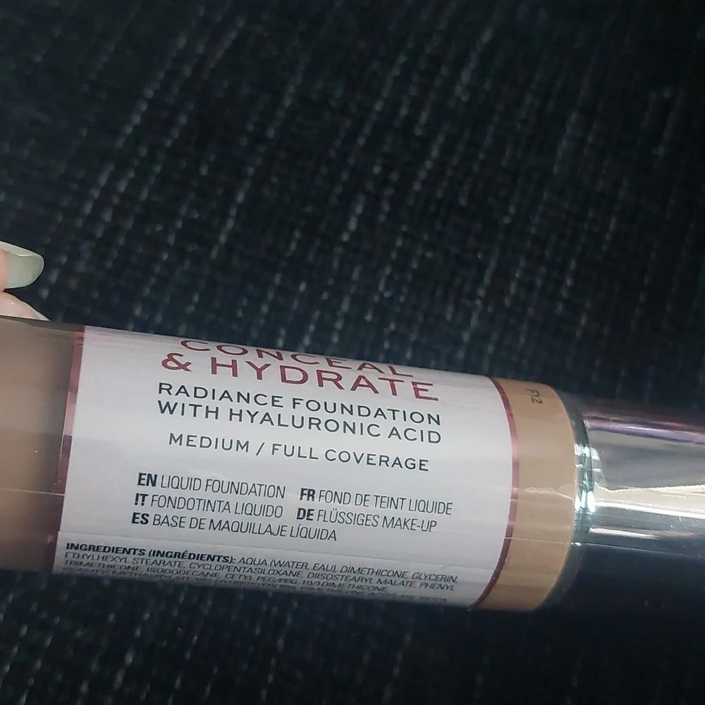 makeup revolution conceal‎ & hydrate foundation F12